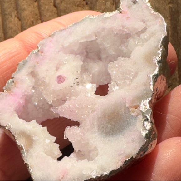 NEW ♡ GEODE SLICE PENDANT - Picture 2 of 4
